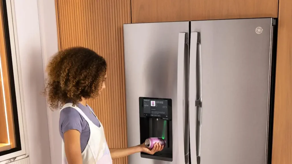 GE Profile Smart Refrigerator с кухонным ассистентом — умный холодильник с камерами, сканером и ИИ уже в апреле 2026