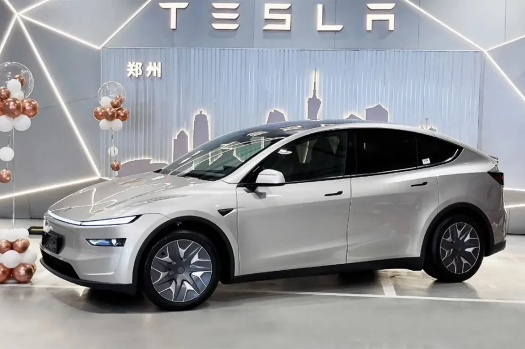 Tesla Model YL: 6 мест и +100 км хода. Почему РФ купит её раньше США?