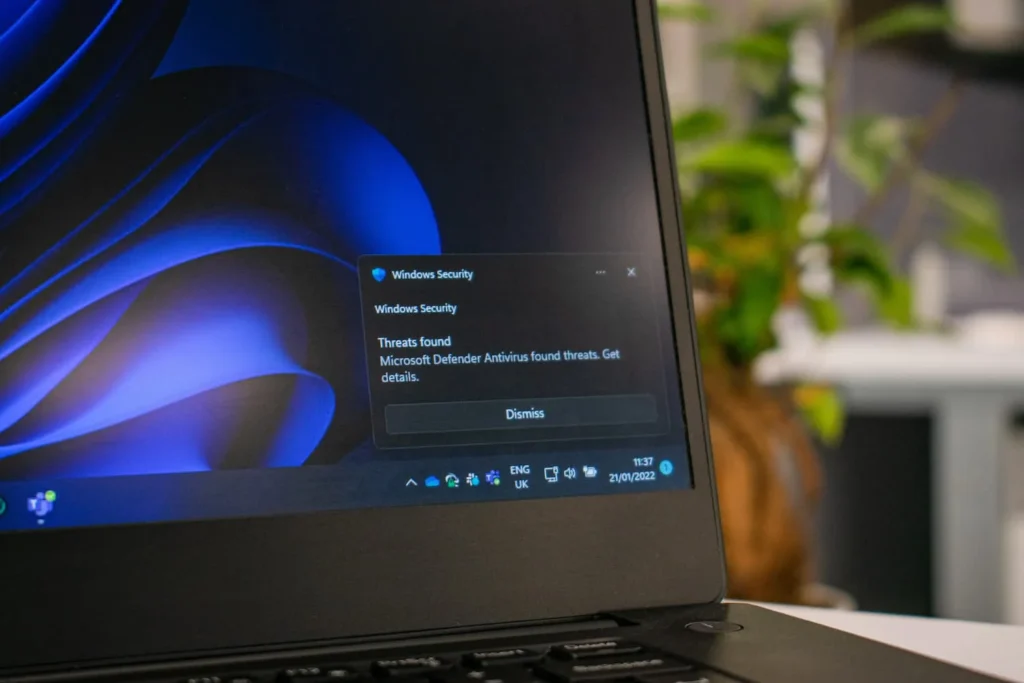 Достаточно ли встроенного антивируса Microsoft Defender для защиты Windows ПК?